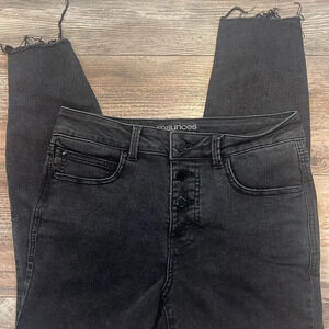 Maurice’s Black Distressed High Rise Jeans Cropped Size 6 Short Stretchy Buttons